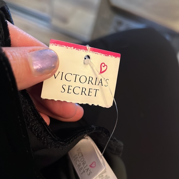 🔥1 hour sale. Victoria’s Secret, black shorts romper, lace on bottom - Picture 4 of 14